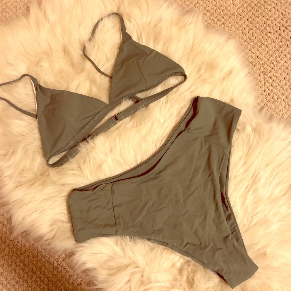 👙Never worn! High wasted bikini.